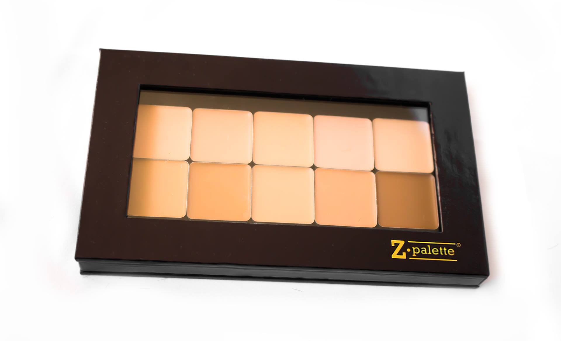 The safe and non toxic Magic 3 in 1 Foundation made by Authentic Beauty comes in a host of shades in refillable pans. You can also purchase this refillable palette.